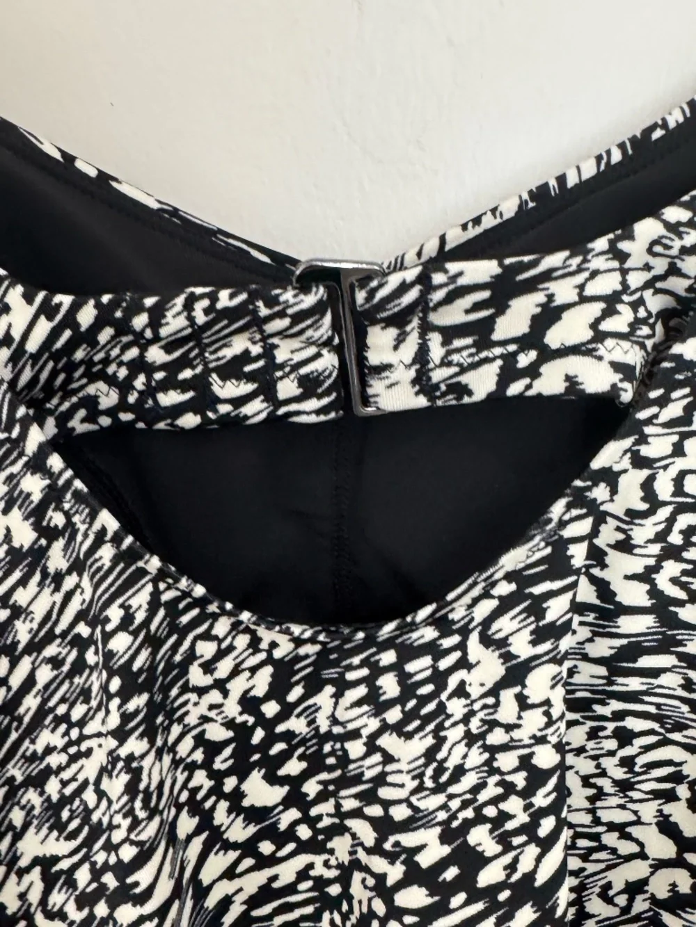 Athleta Bondi Bra Cup Tankini Top In Animalia Sea Salt Print 36 B/C Swimwear - Picture 6 of 9